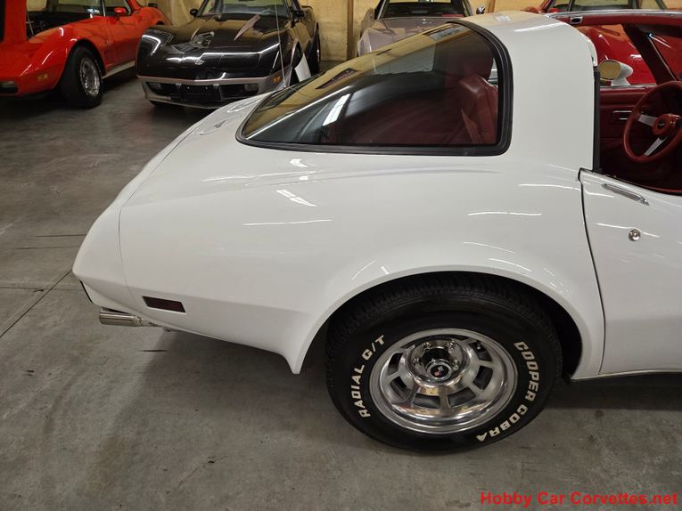 Chevrolet-Corvette-1979-White-Red-4
