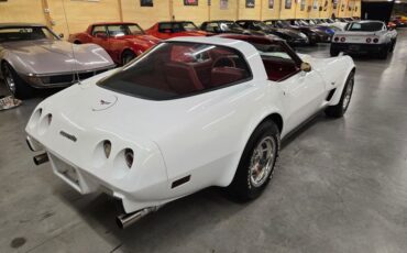 Chevrolet-Corvette-1979-White-Red-40