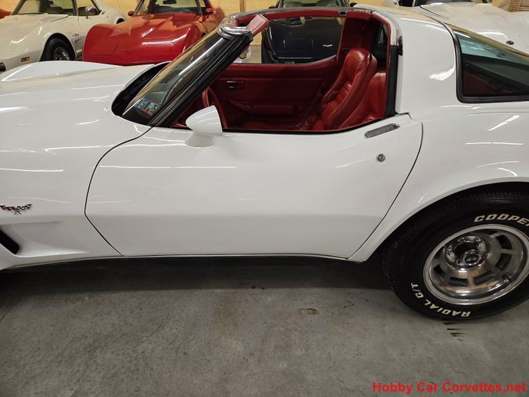 Chevrolet-Corvette-1979-White-Red-46