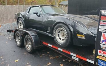 Chevrolet-Corvette-1980-12