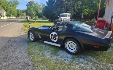 Chevrolet-Corvette-1980-2