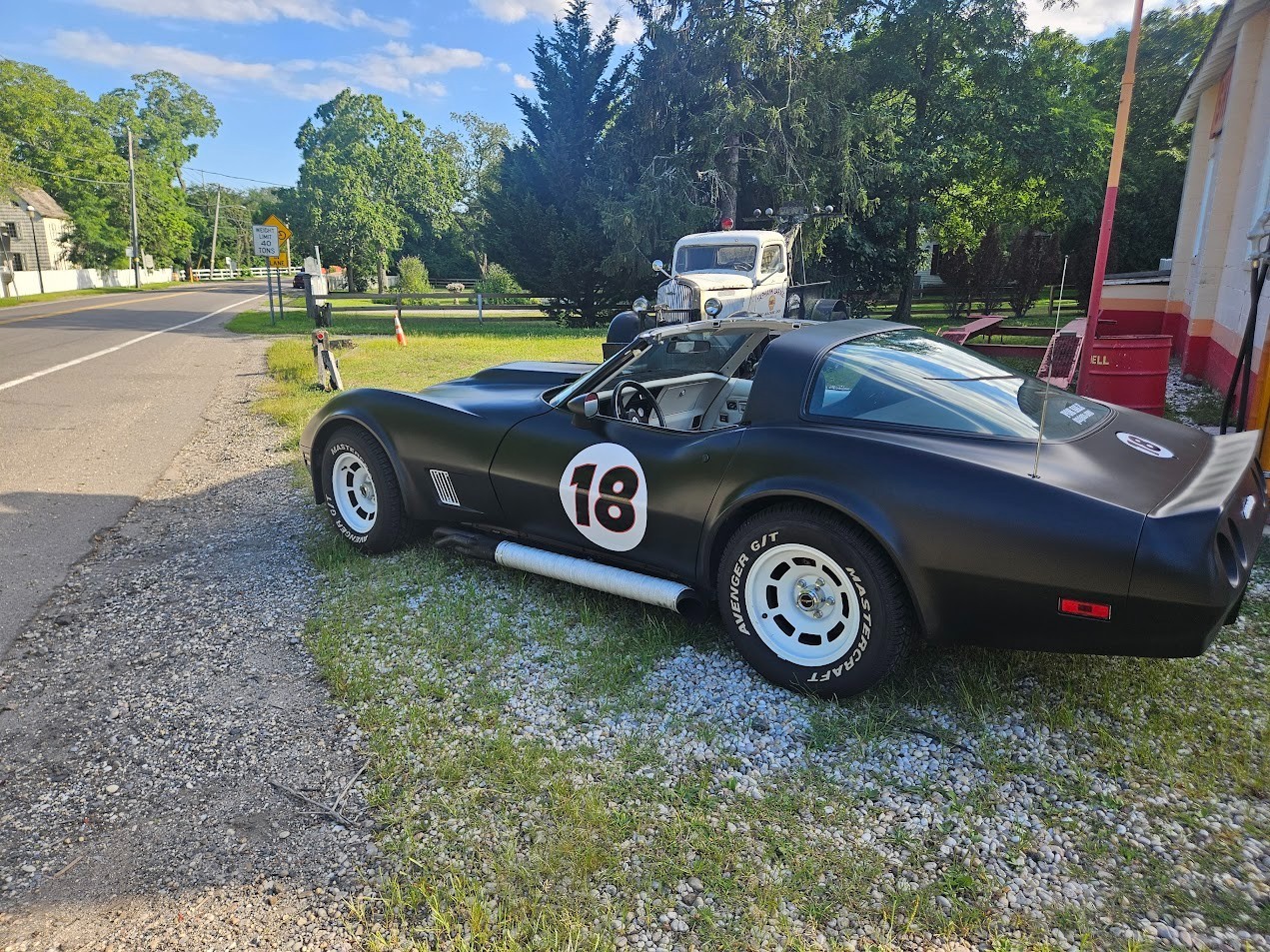 Chevrolet-Corvette-1980-2