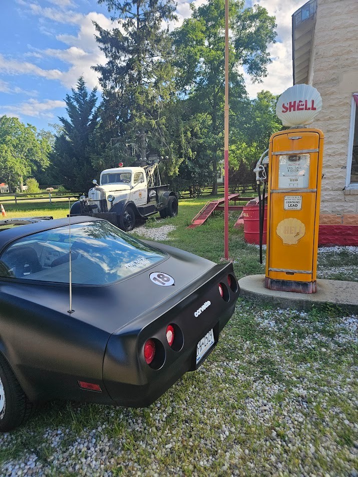 Chevrolet-Corvette-1980-3