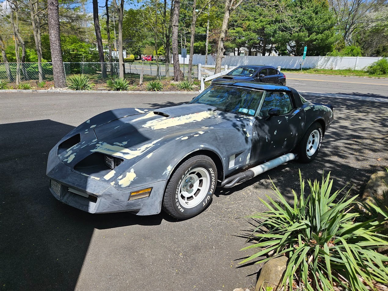 Chevrolet-Corvette-1980-36