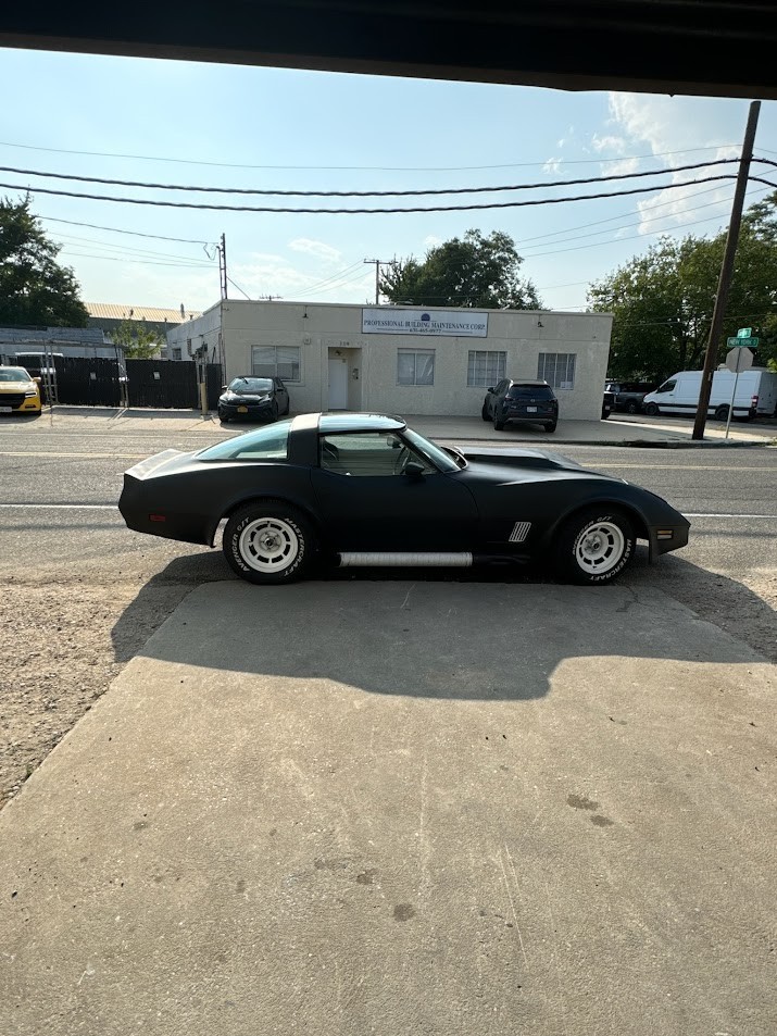 Chevrolet-Corvette-1980-39