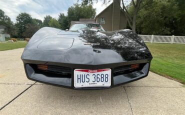 Chevrolet-Corvette-1980-Black-Black-white-1