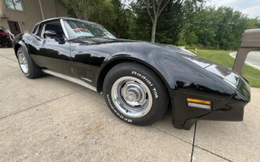 Chevrolet-Corvette-1980-Black-Black-white-3