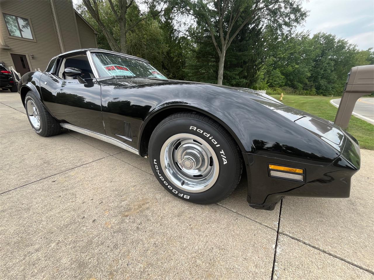 Chevrolet-Corvette-1980-Black-Black-white-3