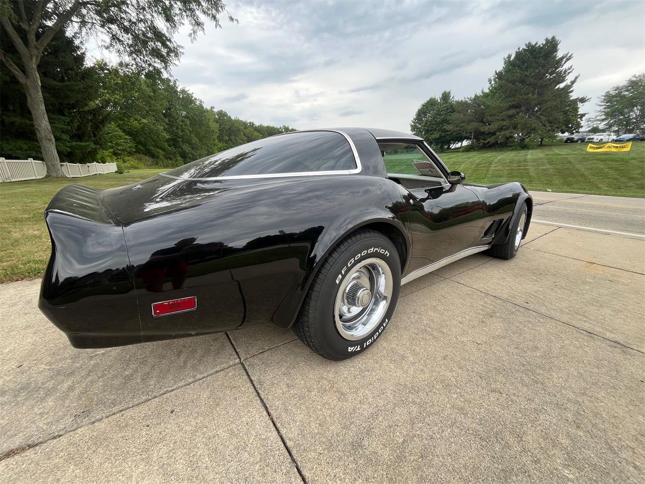 Chevrolet-Corvette-1980-Black-Black-white-4