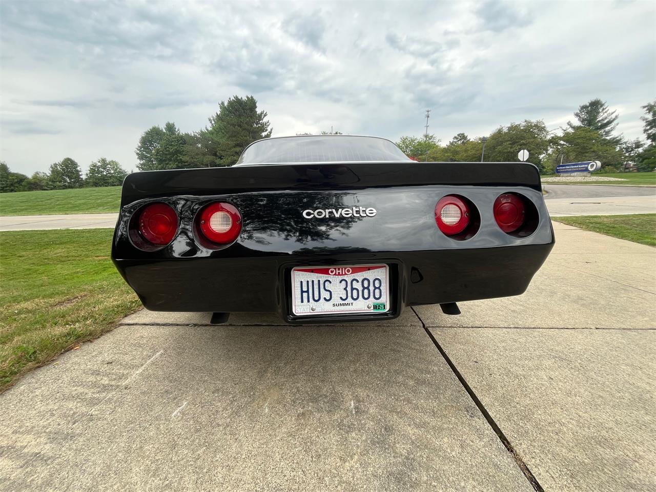 Chevrolet-Corvette-1980-Black-Black-white-5