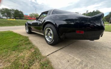 Chevrolet-Corvette-1980-Black-Black-white-6