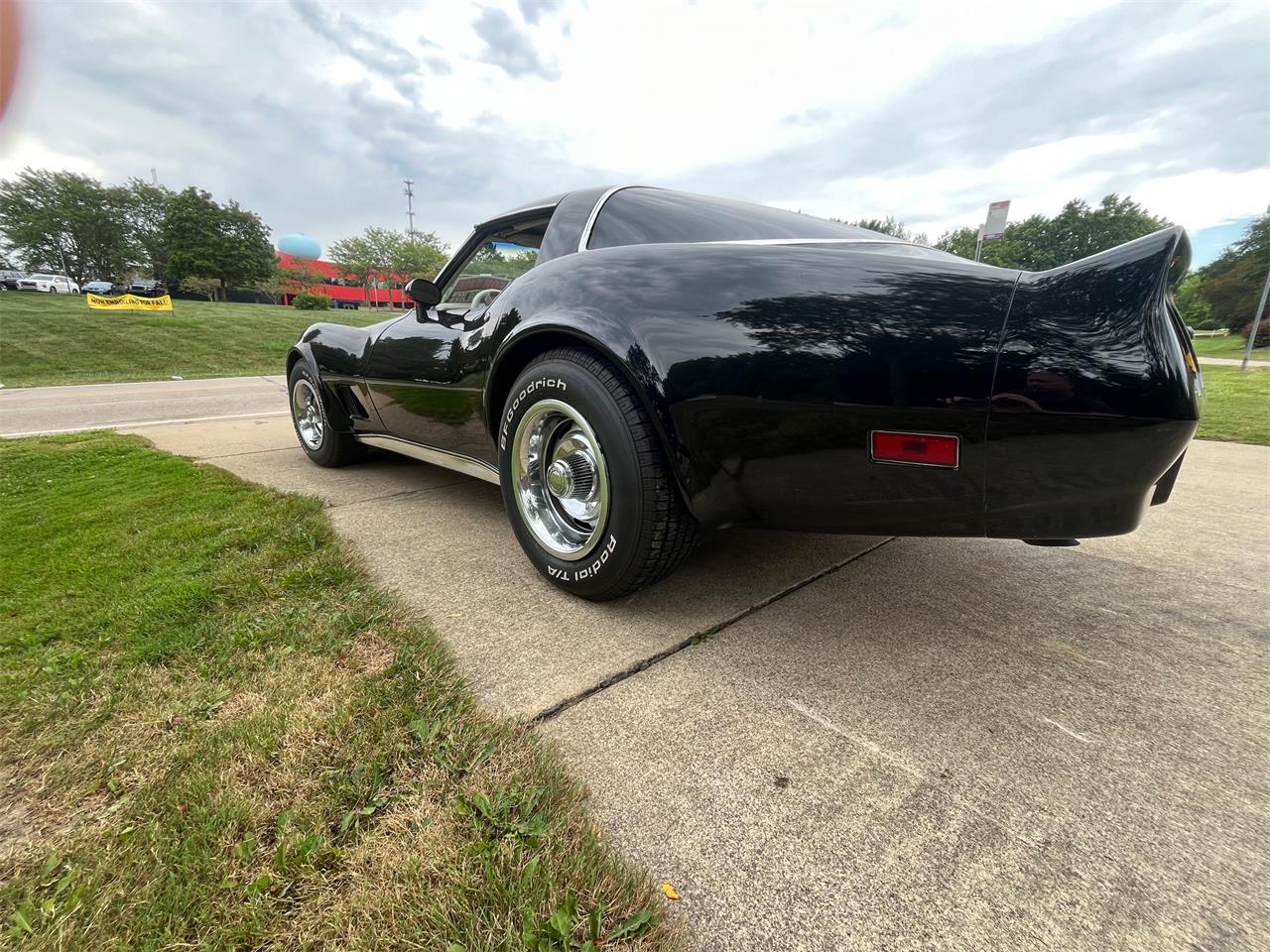 Chevrolet-Corvette-1980-Black-Black-white-6