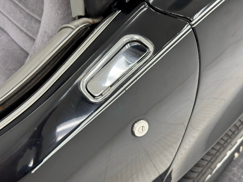 Chevrolet-Corvette-1980-Black-Gray-16
