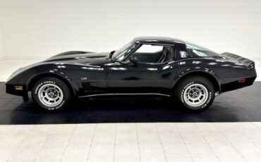 Chevrolet-Corvette-1980-Black-Gray