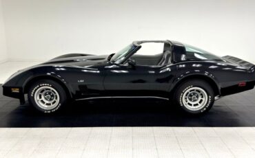 Chevrolet-Corvette-1980-Black-Gray-4