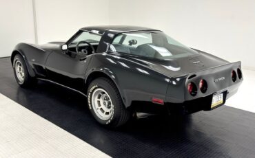 Chevrolet-Corvette-1980-Black-Gray-5
