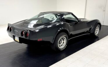 Chevrolet-Corvette-1980-Black-Gray-7