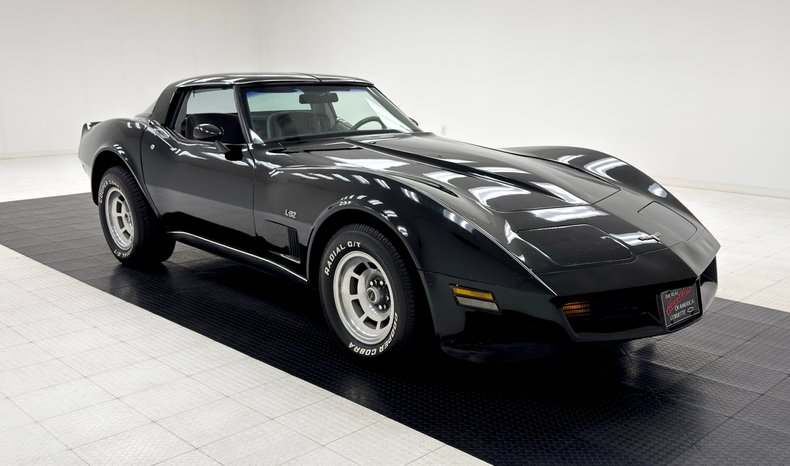 Chevrolet-Corvette-1980-Black-Gray-9