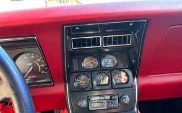 Chevrolet-Corvette-1980-Coupe-20
