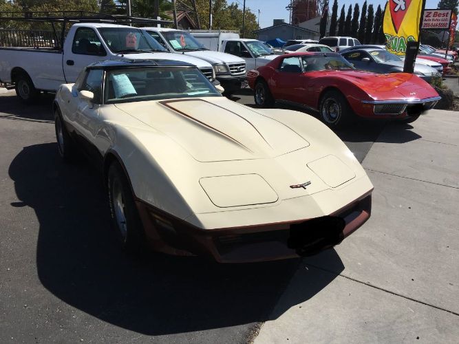 Chevrolet-Corvette-1981-1