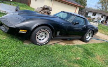 Chevrolet-Corvette-1981-Black