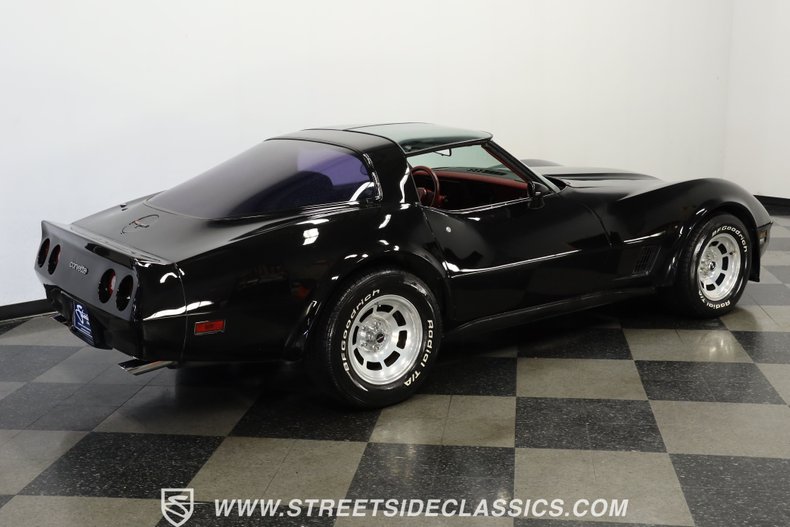 Chevrolet-Corvette-1981-Black-Black-ampamp-Red-11
