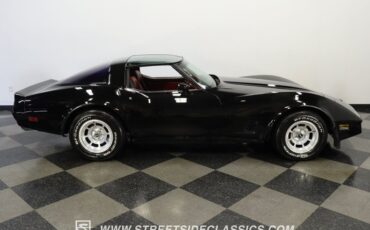 Chevrolet-Corvette-1981-Black-Black-ampamp-Red-12