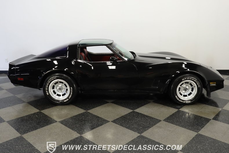 Chevrolet-Corvette-1981-Black-Black-ampamp-Red-12