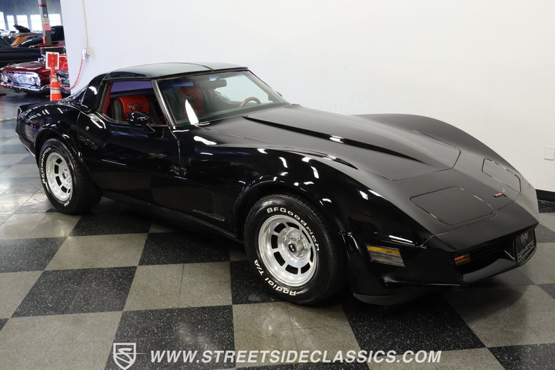 Chevrolet-Corvette-1981-Black-Black-ampamp-Red-13
