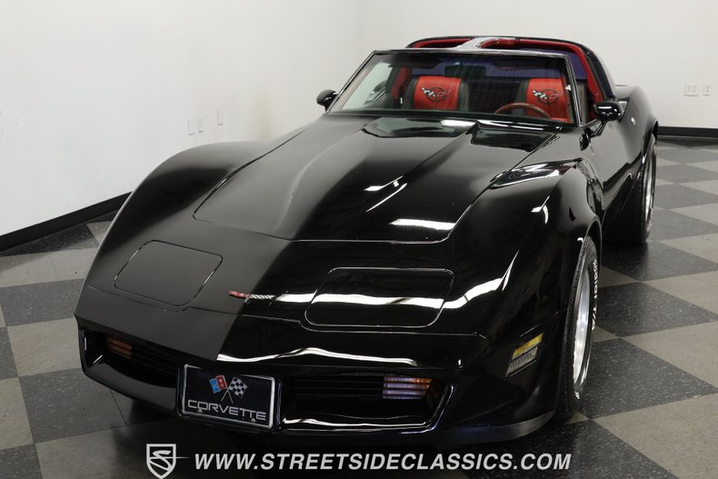 Chevrolet-Corvette-1981-Black-Black-ampamp-Red-16