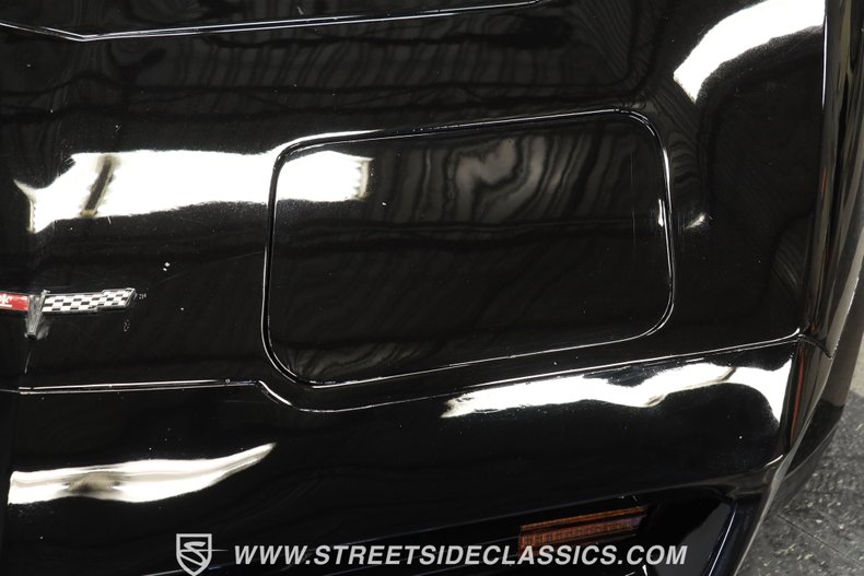 Chevrolet-Corvette-1981-Black-Black-ampamp-Red-18