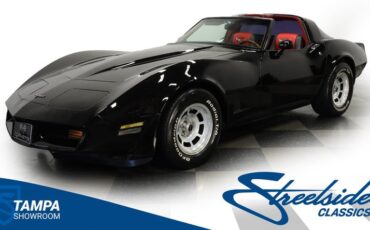 Chevrolet-Corvette-1981-Black-Black-ampamp-Red-2
