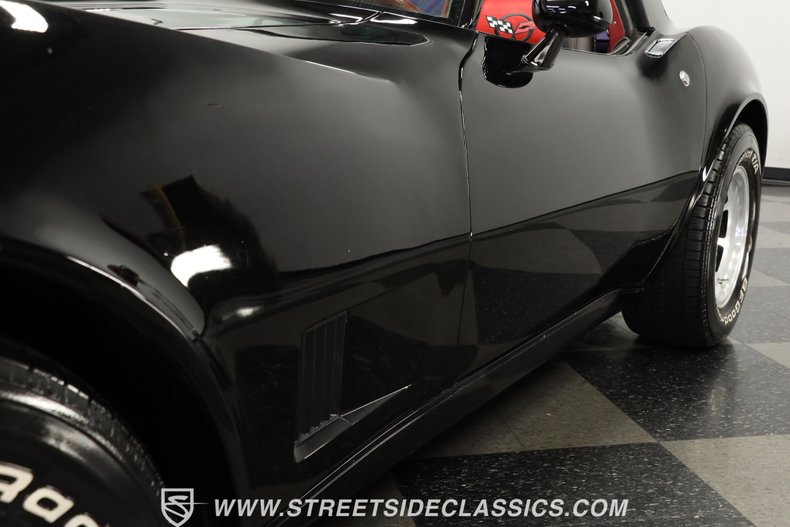 Chevrolet-Corvette-1981-Black-Black-ampamp-Red-20