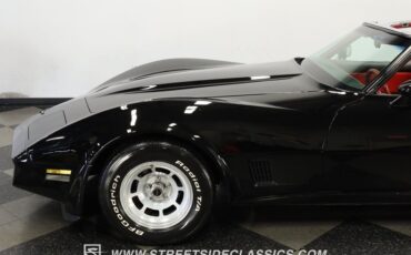Chevrolet-Corvette-1981-Black-Black-ampamp-Red-21