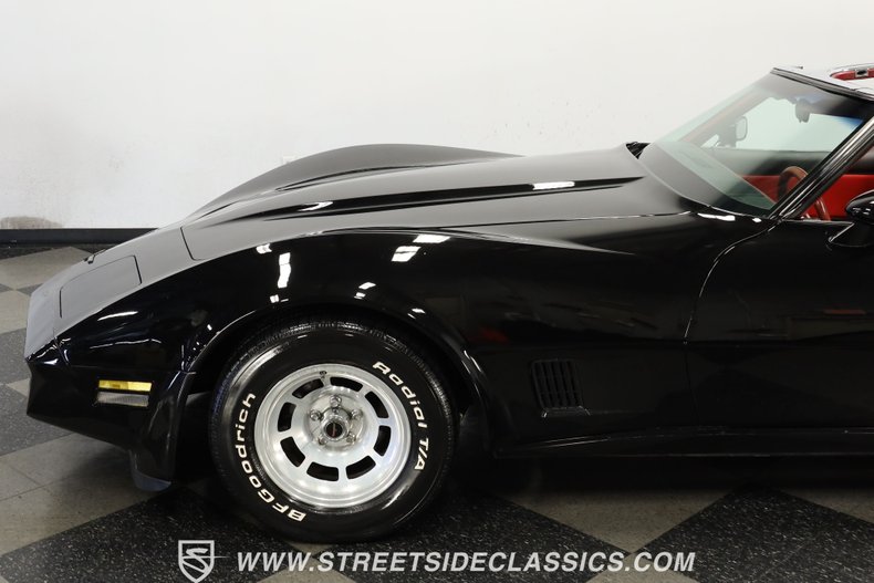 Chevrolet-Corvette-1981-Black-Black-ampamp-Red-21
