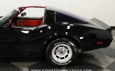 Chevrolet-Corvette-1981-Black-Black-ampamp-Red-22