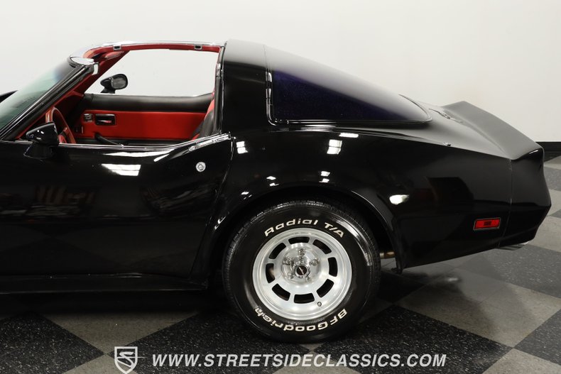 Chevrolet-Corvette-1981-Black-Black-ampamp-Red-22