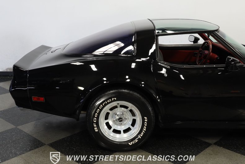 Chevrolet-Corvette-1981-Black-Black-ampamp-Red-26