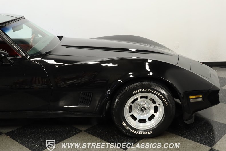 Chevrolet-Corvette-1981-Black-Black-ampamp-Red-27