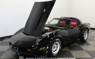 Chevrolet-Corvette-1981-Black-Black-ampamp-Red-28