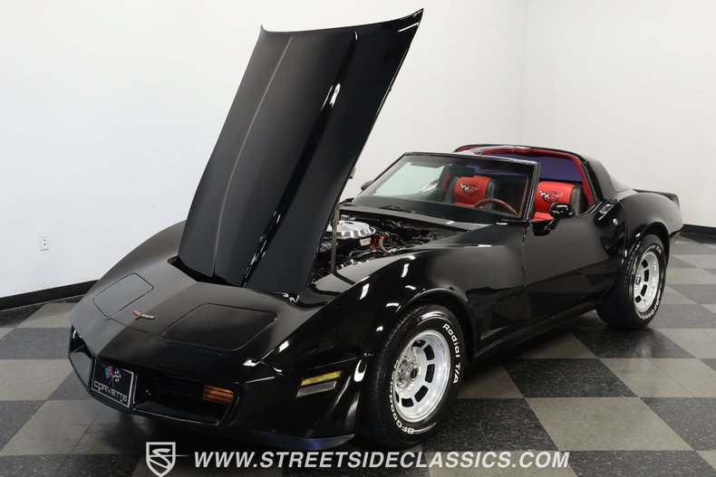 Chevrolet-Corvette-1981-Black-Black-ampamp-Red-28
