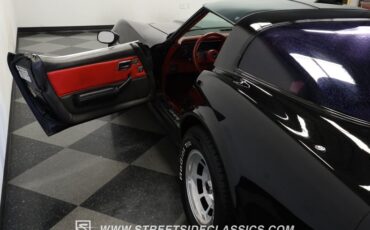 Chevrolet-Corvette-1981-Black-Black-ampamp-Red-32
