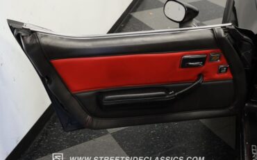 Chevrolet-Corvette-1981-Black-Black-ampamp-Red-33