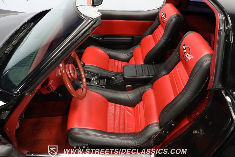 Chevrolet-Corvette-1981-Black-Black-ampamp-Red-34