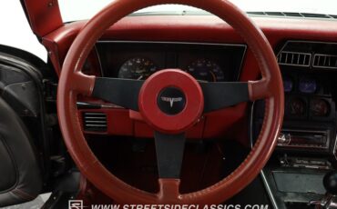 Chevrolet-Corvette-1981-Black-Black-ampamp-Red-35