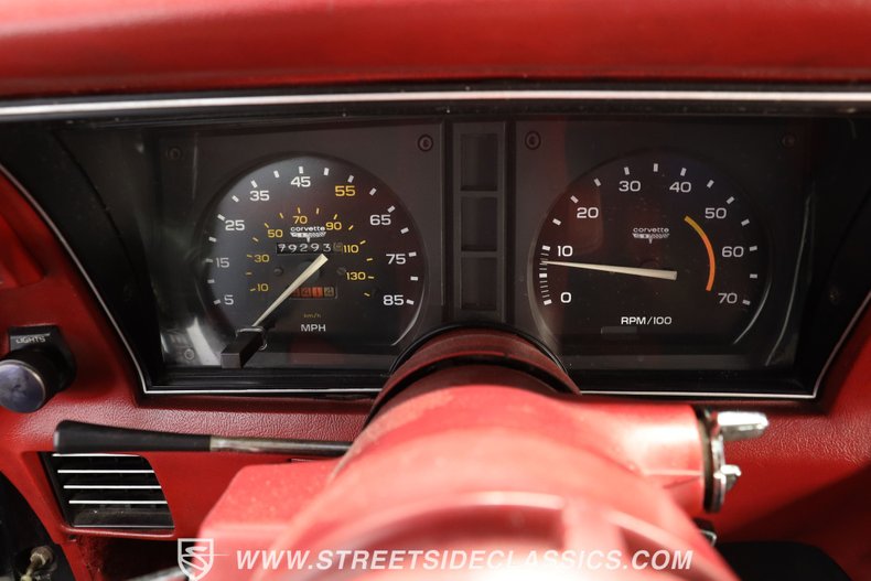 Chevrolet-Corvette-1981-Black-Black-ampamp-Red-36