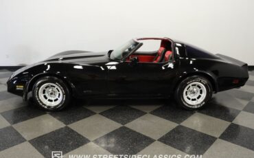 Chevrolet-Corvette-1981-Black-Black-ampamp-Red