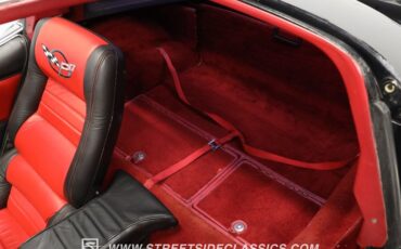Chevrolet-Corvette-1981-Black-Black-ampamp-Red-39