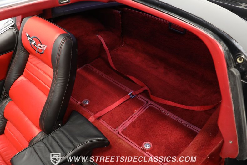 Chevrolet-Corvette-1981-Black-Black-ampamp-Red-39