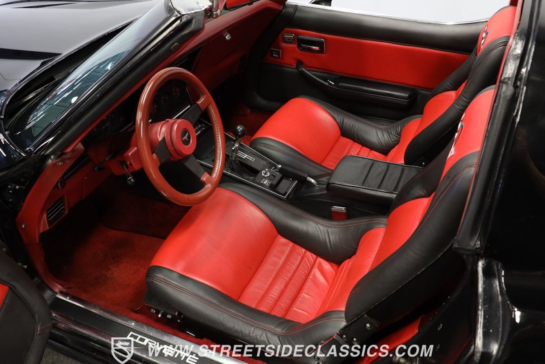 Chevrolet-Corvette-1981-Black-Black-ampamp-Red-4